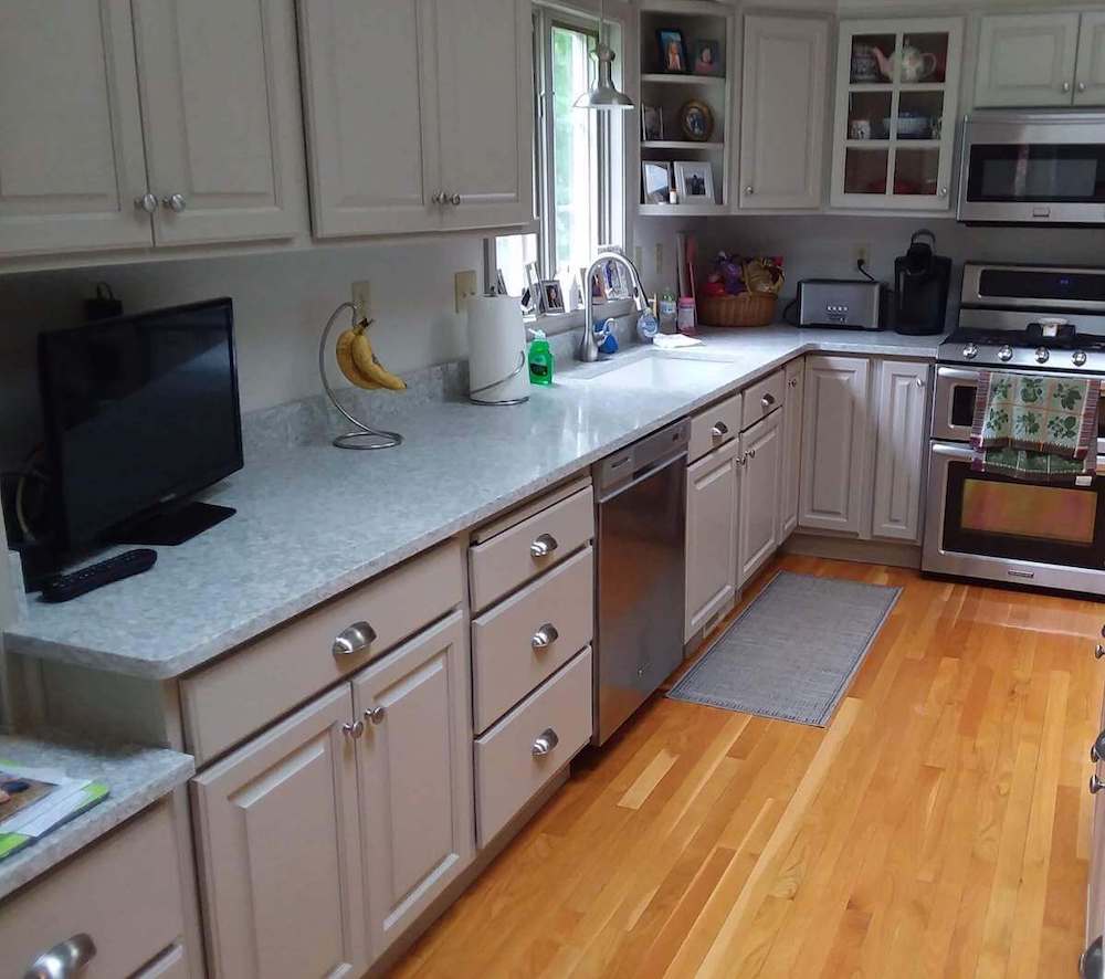 Quartz kitchen countertop and kitchen renovation